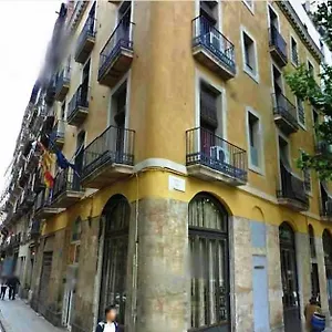 Nou Raval Pensjonat